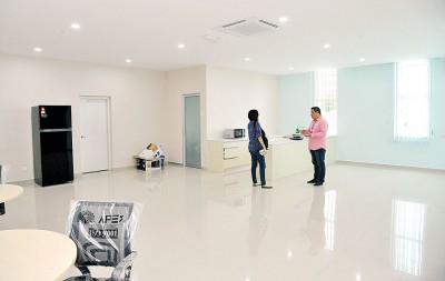 新厂底楼有展览厅,学生可以在这里聆听营养师上课。