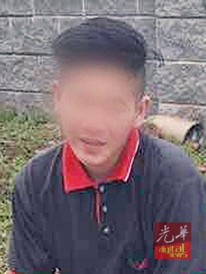 26岁华青疑为情所困,企图在车内烧炭自杀不遂。