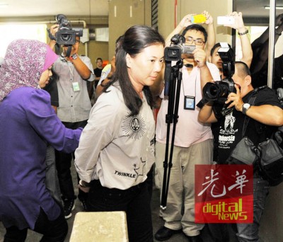 拿汀斯里苏来金(译音)在2001反洗黑钱、反恐融资及非法活动收益法令下被控。
