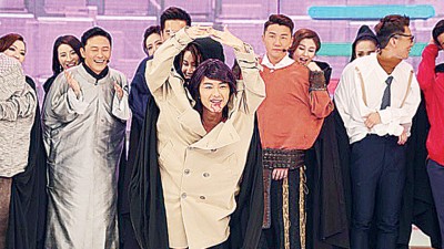 萧正楠与“黑影”黄翠如互动甜蜜。