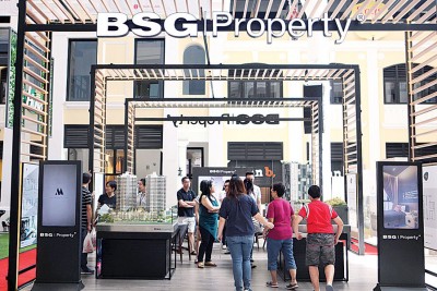 BSG Property展出多个产业项目,在周六上午时段已经吸引不少人潮。