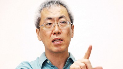 黄建兴表示,这行业过于冷门,向卫生部要求成立的气功外气治疗师的培训标准也难关重重,希望能有更多人了解、参与及学习信息治疗,只因一个人的努力永远不及一个团队的共同成就。