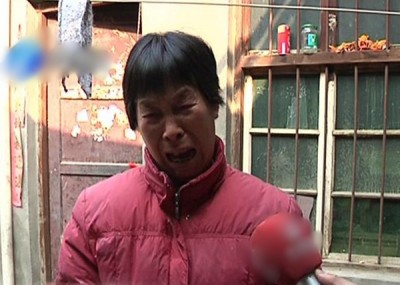 紫涵祖母对孙女之死十分悲痛。