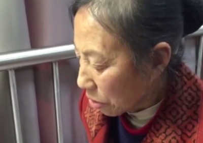 胡蓉指阳阳母亲跟女邻居有经济矛盾。