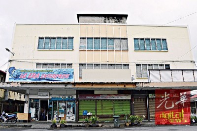 玻璃市港口国泰戏院,如今整座建筑物已经改为店屋及货仓。