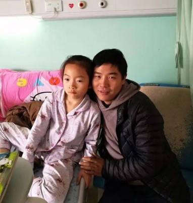 李华年生前与女儿的合照。