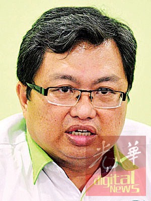 黄保国提醒同业,不要相信不受承认的大学所发出的假学位。