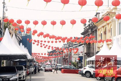 大伯公街一带已陆续搭起帐篷,以准备迎接年初七的庙会。