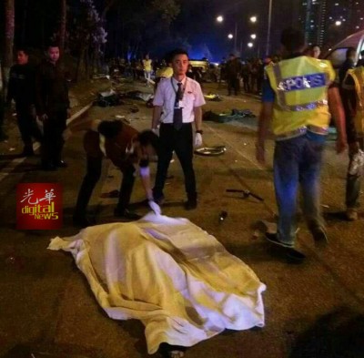 8名青少年当场死亡,他们的年龄介于13岁至17岁之间。
