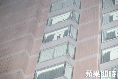 还有旅客在房间内安全的等候疏散。