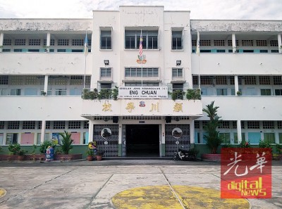 三层楼高的颍川小学拥有齐全的教学设备。