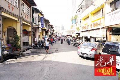 有小贩搬离江沙律后,道路显得冷清,旧时隆重场面已没有。