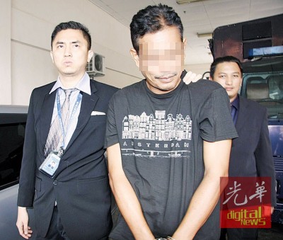 53寒暑伍长并从不避开媒体摄影镜头。