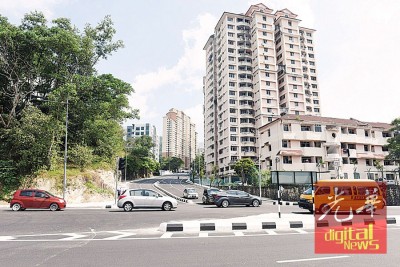 耗资2亿7500万令吉进行的垄尾米桶山道路工程计划,自2016年1月15日开始动工至今已完成33.6%,预计将于2019年1月14日全面完工。