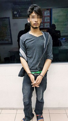图爆窃提款机的尼泊尔男子被带回到警局查办。