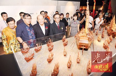 嘉宾参观郑和文化艺术馆。