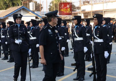 颜天记出席2017年第210届警察日庆典进行检阅。