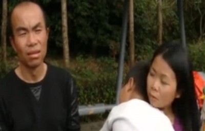 董先生以缺钱未能补办证件,从而一直难以找新工作。