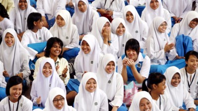 除了国民中学,我国还有华文独中宗教学校、私立学校和国际学校。
