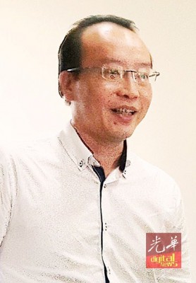 洪伟勤(译音)