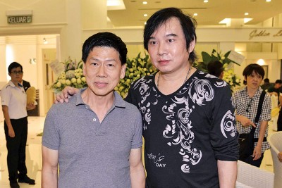 唐尼与姚乙受访时称,如今“四缺一”,遗憾演唱会办不成了。