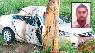汽车失控撞向大树,司机当场丧命。(小图)死者沙金达沙雅。