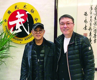 李连杰曾在微博贴出探访武术协会照片。