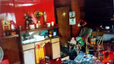 家神台前无异片凌亂,居附近亲戚闻声而到,才知老奶奶出事。