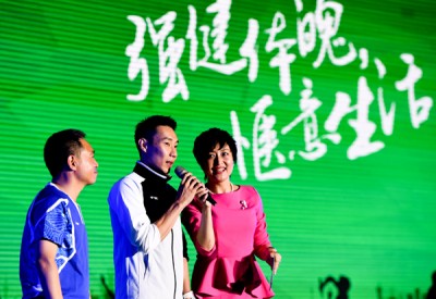李宗伟在郑州活动上回答球迷提问。