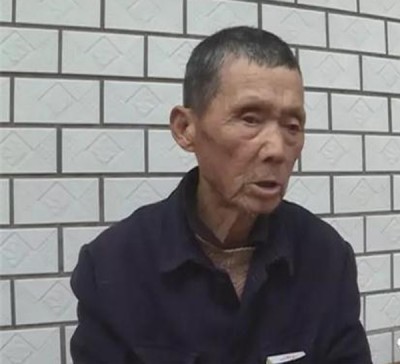 万禄春与妻子结婚已50余年,两人感情非常要好。