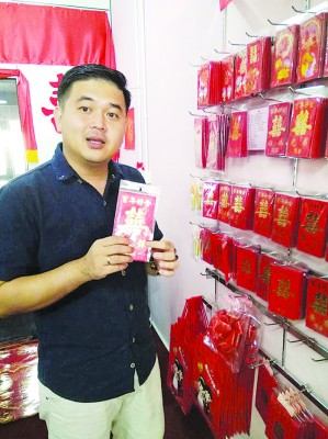 对于传统婚嫁礼俗,锺品堂都能说得头头是道,十分专业。