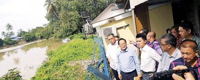 张盛闻视察吉华H校将被征用的地段。