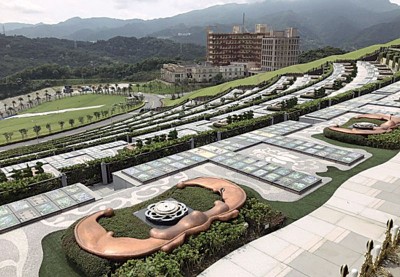 位于基隆市与新北市瑞芳区交界的基隆拥恒文创园区,外传就是猪哥亮安葬处。
