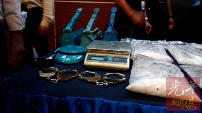 警方除了起获各类毒品,也起获一些包装器材。