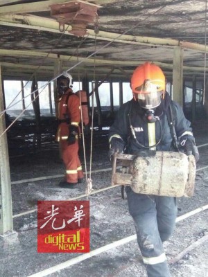 瓦斯接连爆炸,鸡寮顷刻间化为乌有。