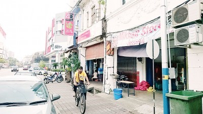 为管制外劳在本地经商的活动过度泛滥,槟岛市政厅将会于7月份开始实行新指南。