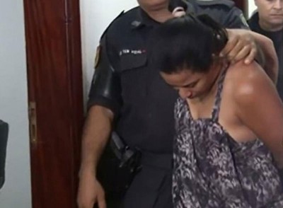 卡尔莫被捕。