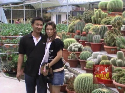 叶宝光与妻子林爱嘉嘉合照。