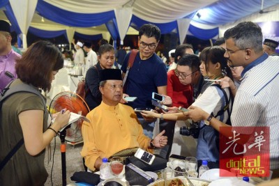 蔡义来随后接受媒体访问时表示警方在5月份已全面根除非法赌博活动。