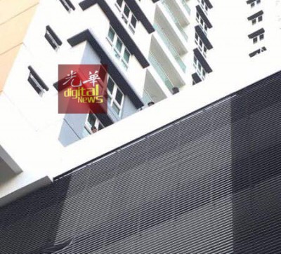 发生男子坠楼的公寓6楼阳台。