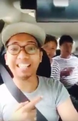“GrabCar”司机把羞辱游客的从拍视频放上网,网民纷纷狠批,司机最终于开除。