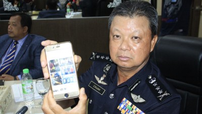 蔡义来:摸清赌博集团手法,充公19华机械电脑。