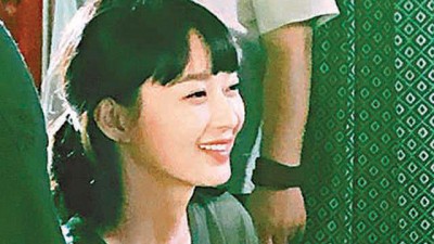 公司公开申敏儿近日工作照。