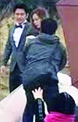 孙耀威当年4月都于群众直击在澳洲拍婚纱。