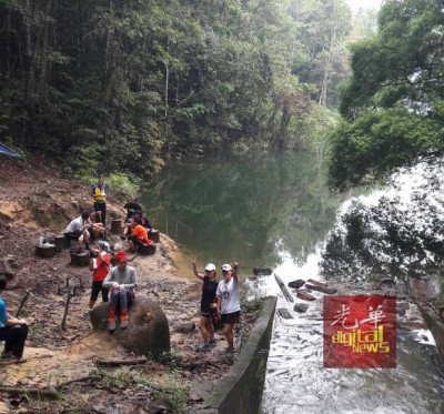 如此这般美景,可为未指责任者作破坏,致大家都无法再登蓝湖山。