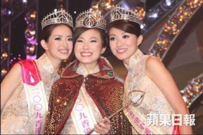 2009年港姐季军熊颖诗(左起)、冠军刘倩婷、亚季李姿敏。