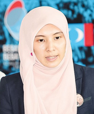 奴鲁依莎或会帮助父亲守城,返乡打峇东埔国席。