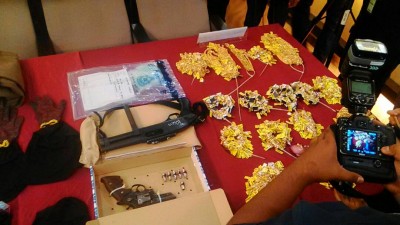 警署起回大部分金饰贼赃及匪徒作案工具。
