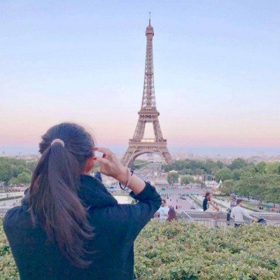 信的女儿连背影都被夸漂亮。