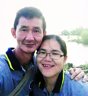 死者洪文同与妻子李运菁。